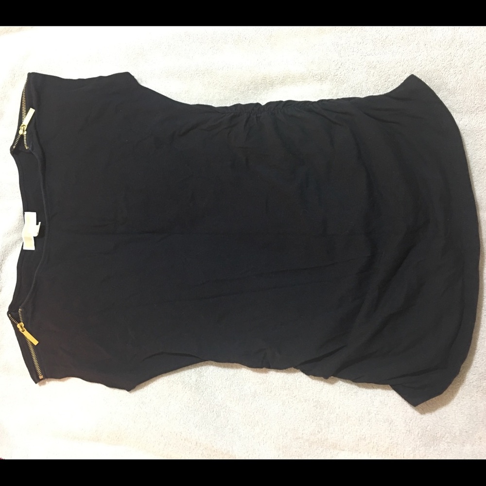 LIKE NEW MICHAEL KORS RUCHED ZIPPERED SHOULDER TEE